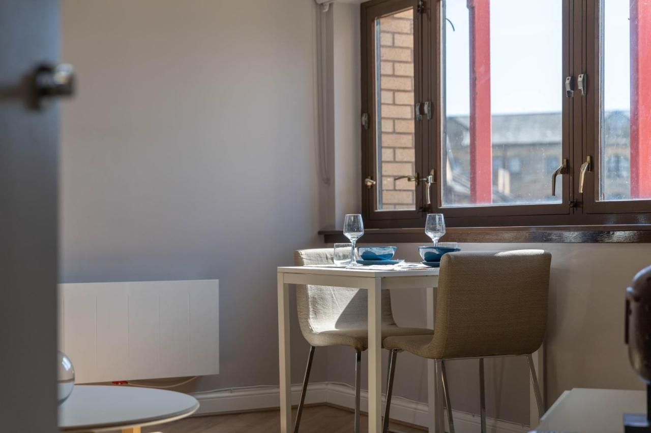 Stunning 1 Bed Merchant City Apartment With Parking Glasgow Dış mekan fotoğraf